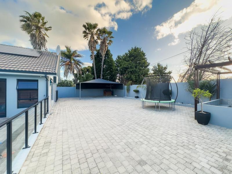 4 Bedroom Property for Sale in Vredekloof Western Cape